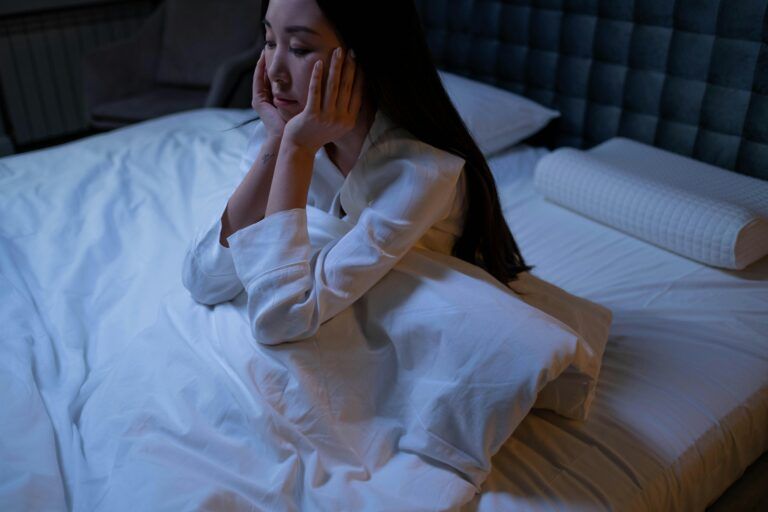 No es que no puedas dormir… es que tu mente no ha aprendido a descansar